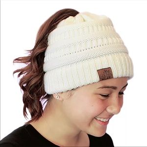 Ponytail Beanie - white